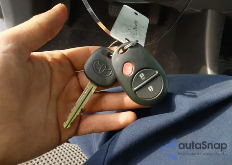 2014 Toyota Tacoma Base V6 z USA, uszkodzony, nr VIN 3TMLU4EN1EM162480